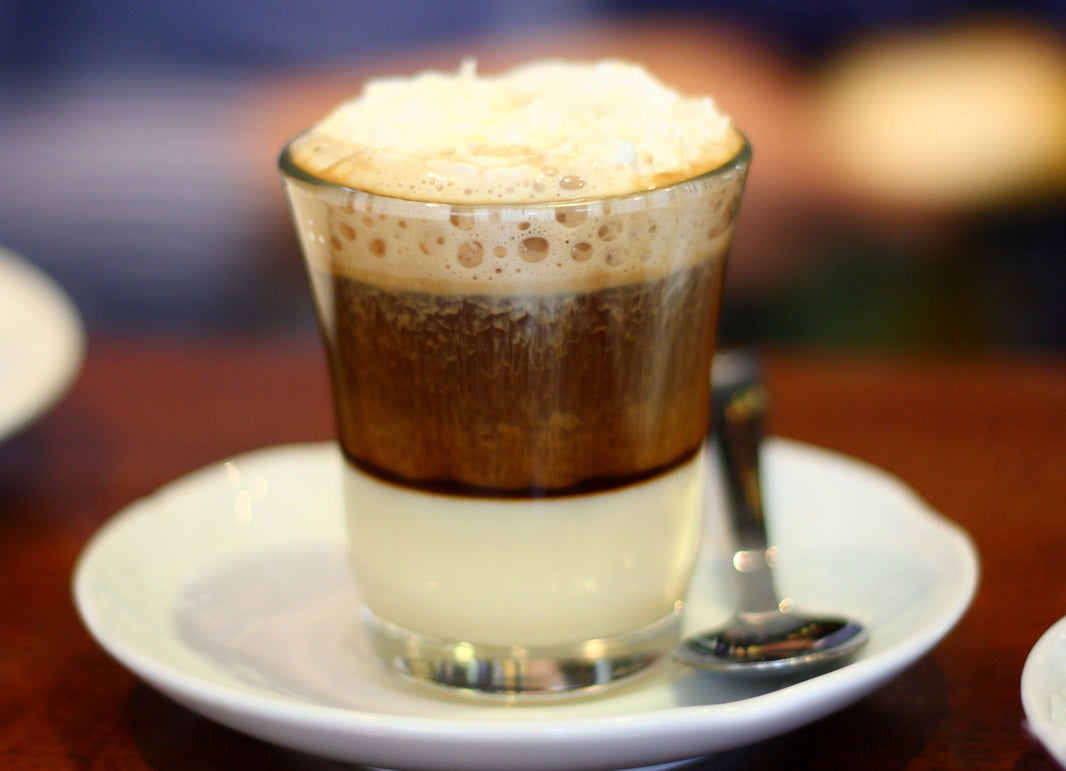 Café Bombón: Kräftiger Kaffee trifft auf zarte Süße