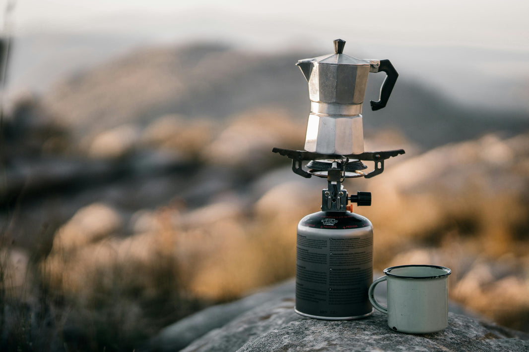 Outdoor-Kaffee: Kaffee kochen draußen in der Natur