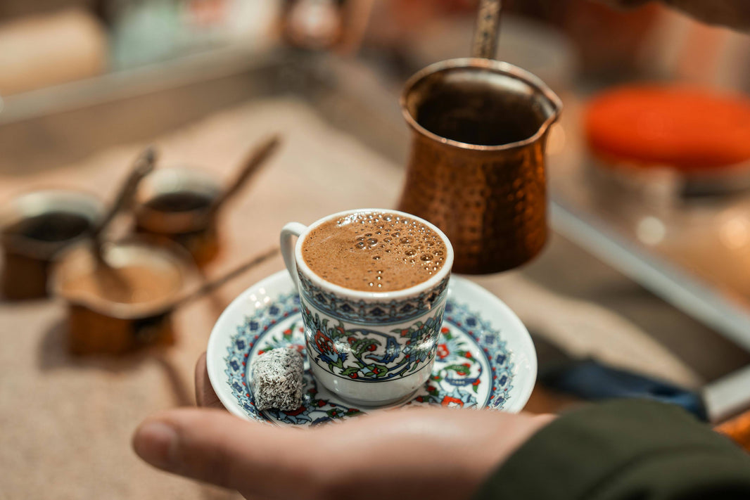 Türkischer Kaffee: Wo sich Tradition und Tiefe vereinen