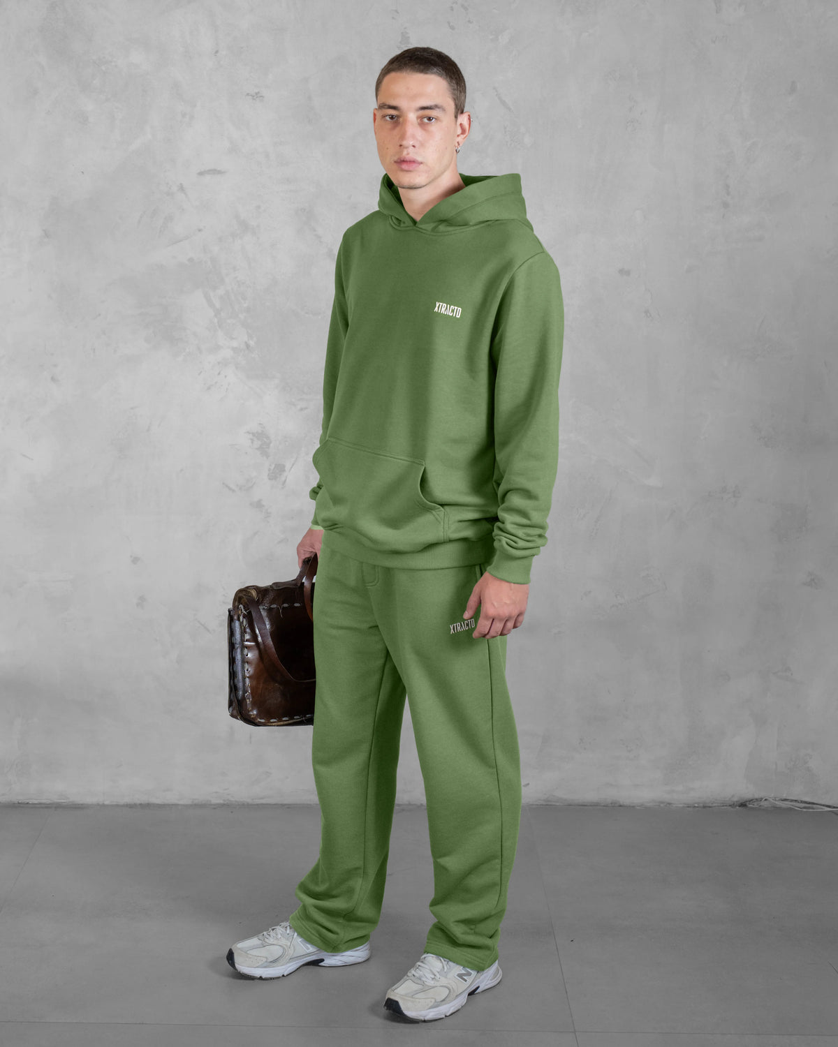 XTRACTD Hoodie 3D – Coffee Leaf – Ganzkörperansicht am Modell