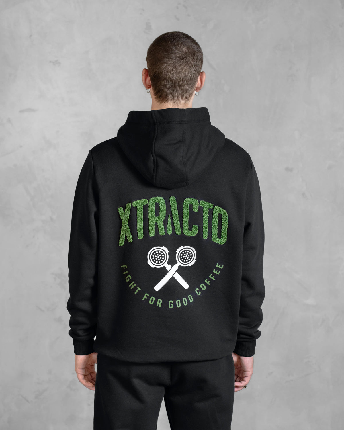 XTRACTD Hoodie 3D – Espresso Black – Rückenansicht mit großem Print