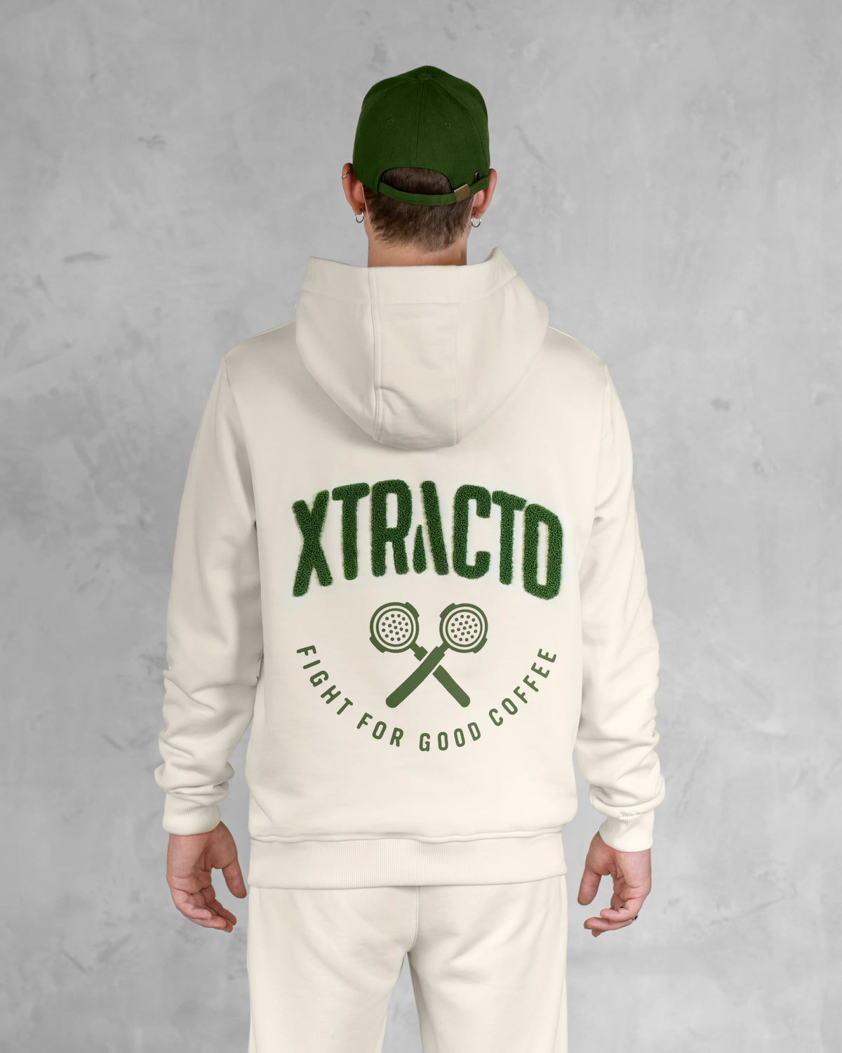 XTRACTD Hoodie 3D – Oat Milk – Rückenansicht mit großem Print