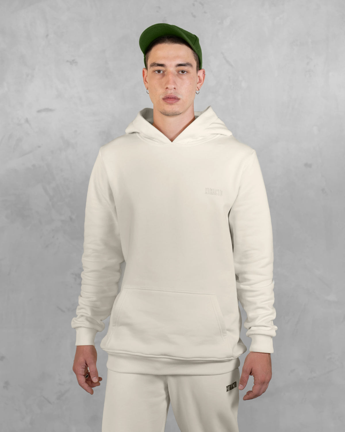XTRACTD Hoodie 3D – Oat Milk – Vorderansicht des Modells