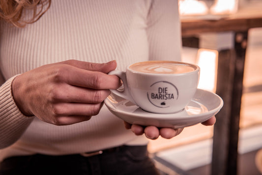 Cappuccino Tasse mit Untertasse mit Die Barista Logo